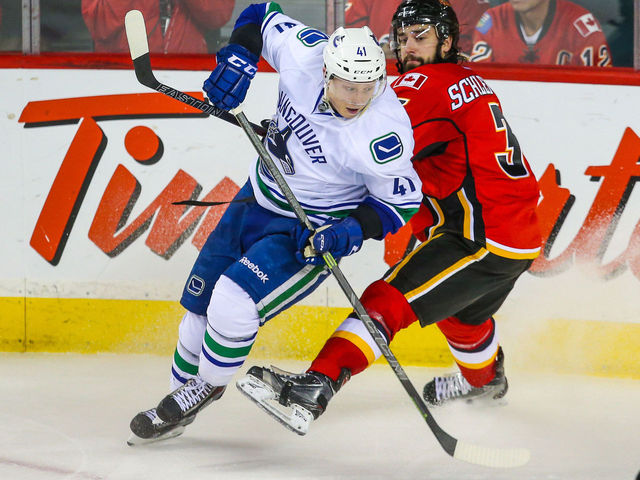 Canucks' Kenins suffered knee injury in round one of playoffs