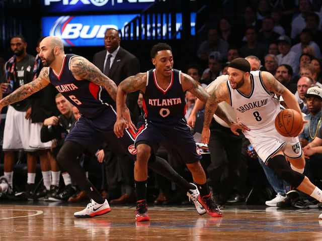 Nets' Hollins says Deron Williams playing through injuries to 'fingers, knees, butt'