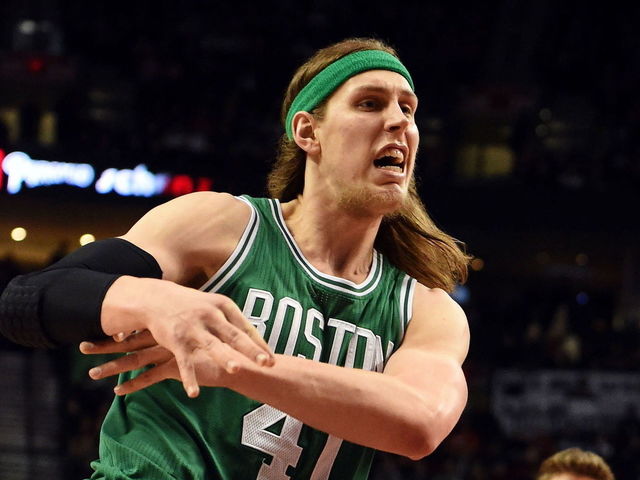 Olynyk leaves Team Canada game after banging knee