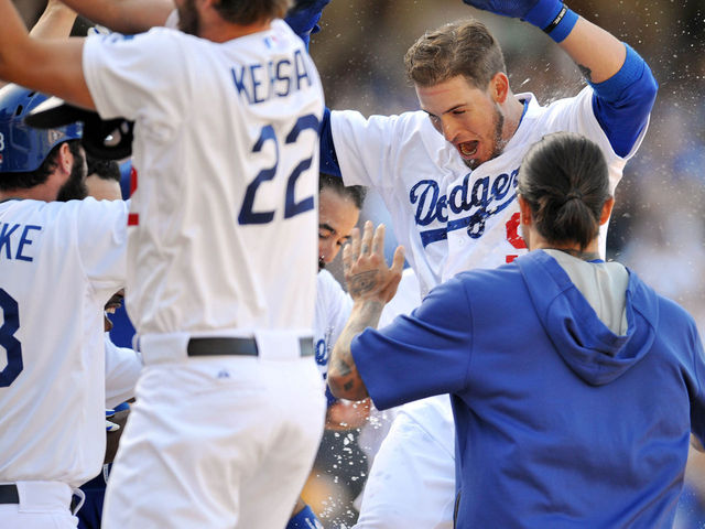 Dodgers' Grandal hits walk-off home run after making game-saving play at plate