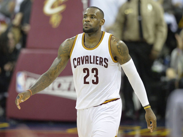 LeBron on ditching headband: 'I just wanted to look like my teammates'
