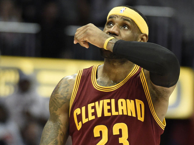 PHOTO: LeBron's headband is back