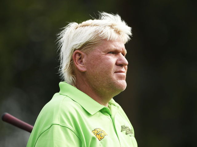 John Daly unable to throw first pitch at White Sox game, serves beers instead