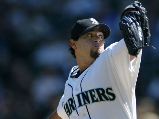 Report: Blue Jays sign Joel Pineiro to minor-league deal
