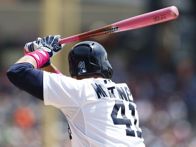 PHOTOS: MLB teams show off pink Mother's Day gear