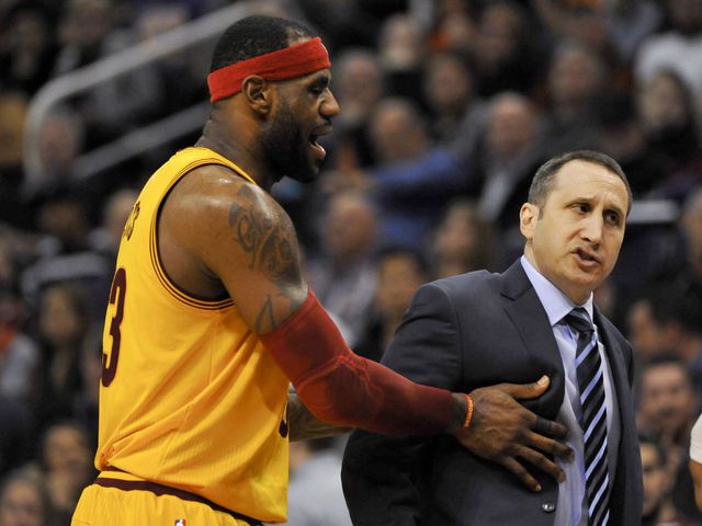 Blatt downplays last-second play change, likens coaching to being a fighter pilot