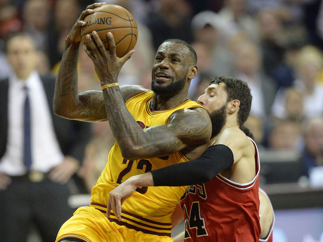 Vintage performance by LeBron James helps Cavaliers to pivotal Game 5 victory