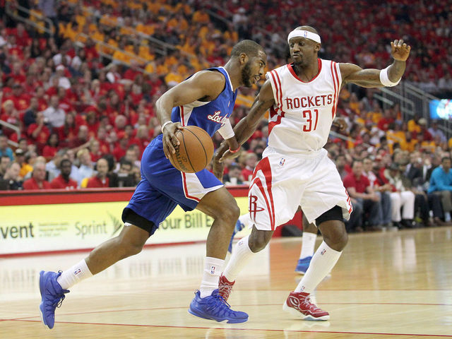 VIDEO: Chris Paul's bank pass to Griffin is everything