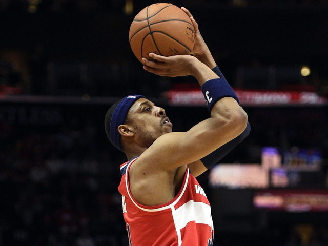 VIDEO: Paul Pierce's game-tying buzzer-beater a split-second too late