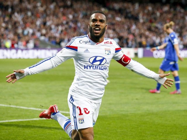 Lyon rejects West Ham's €40M offer for Lacazette