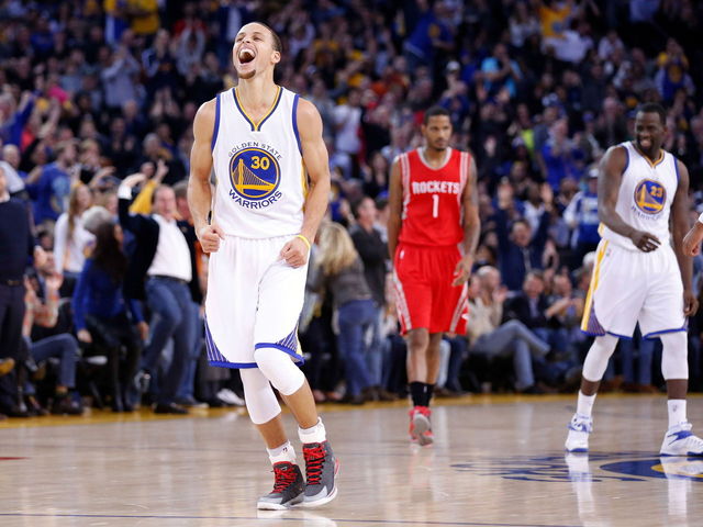 VIDEO: Stephen Curry cooks Clint Capela before beating the halftime buzzer