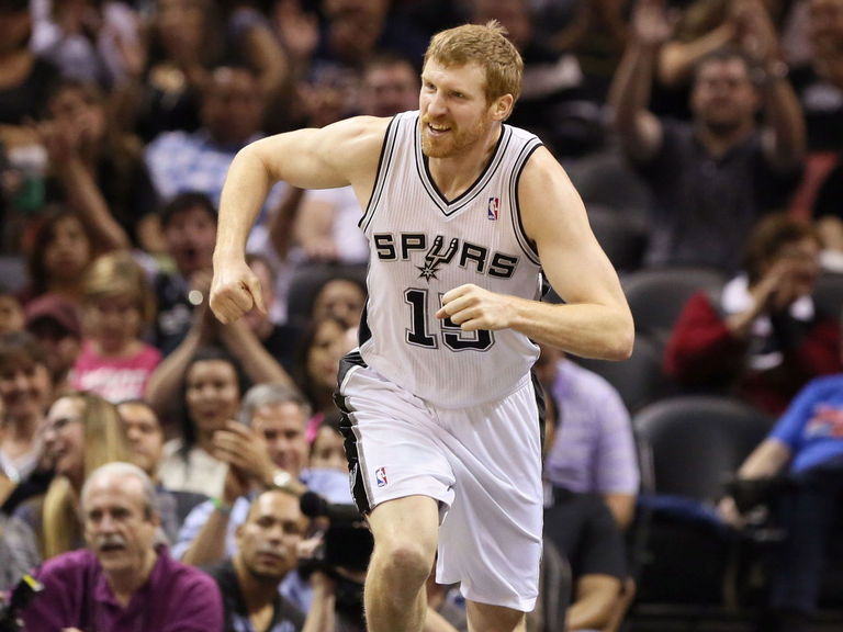 Matt Bonner Scores Shoe Deal By Begging on Twitter