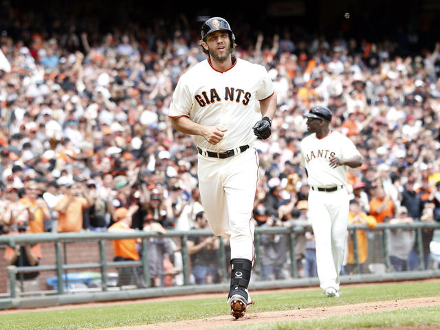 VIDEO: Bumgarner becomes 1st pitcher to hit home run off Kershaw