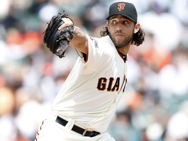 Bumgarner helps Giants shutout Dodgers in 3rd straight game for series sweep