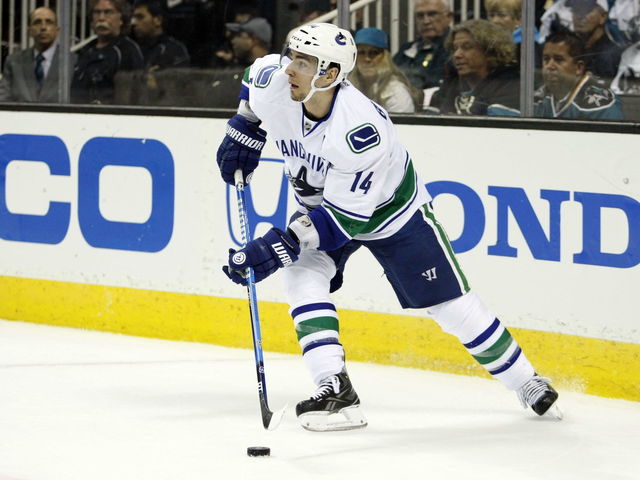 GIF: Wild's Niederreiter hits Canucks' Burrows with shoulder to head