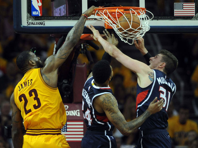 VIDEO: LeBron posterizes multiple Hawks to punctuate big quarter