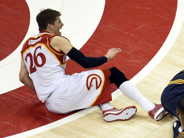 Hawks contradict Carroll's statement on Korver's ankle injury, claim there's no break