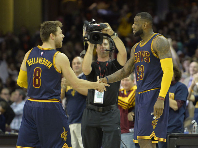 LeBron defends Dellavedova against dirty player rap: 'He doesn't deserve it and I don't like it'
