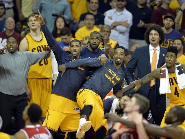 VIDEO: LeBron, teammates celebrate win with dance in Hot Tub