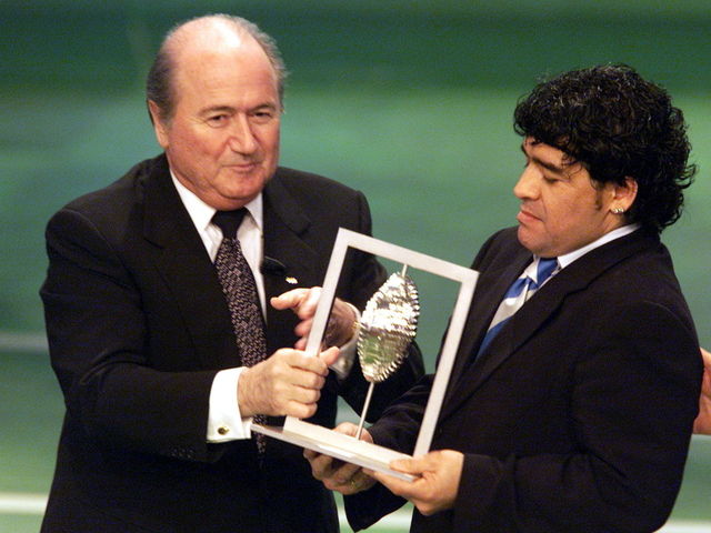 PHOTO: Diego Maradona weighs in on FIFA arrests, calls Sepp Blatter a 'thief'