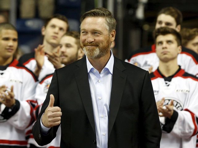 Report: Avalanche zeroing in on Groulx, Farrish as assistant coaches for Roy