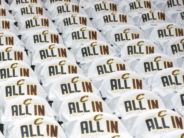 PHOTO: Cavs unfurl 'There's always this year' banner, LeBron bows to Jim Brown
