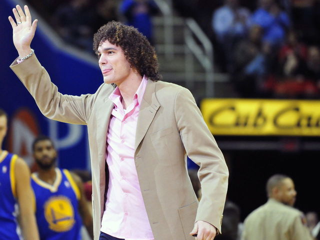 Report: Cavs could activate Varejao in NBA Finals if necessary