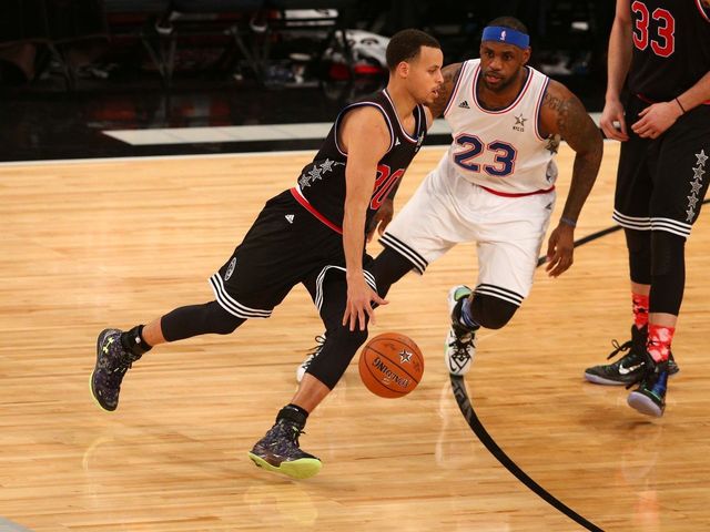LeBron on how to slow Curry: 'Same way you slow me down ... you can't'