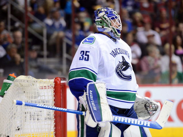 Canucks re-sign Markstrom to 2-year deal worth a reported $3.1 million