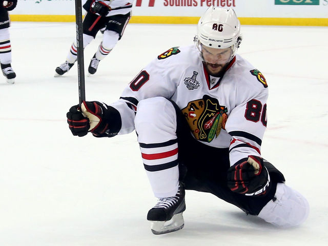 Coyotes owner tweets support for Blackhawks' Vermette after game-winning goal