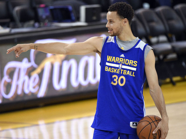 VIDEO: Steph Curry drains pregame hallway shot, has big fans in Guy Fieri and Riley