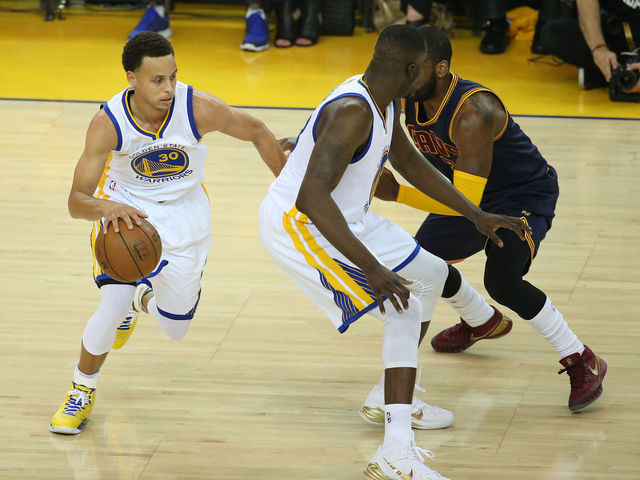 VIDEO: Steph Curry has officially caught fire in Game 1