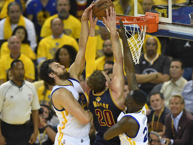 VIDEOS: Mozgov crams two-hander over 2 Warriors, skies for one-handed alley-oop