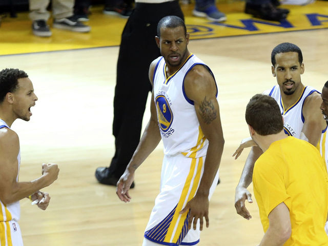 VIDEO: Andre Iguodala drills triple despite losing a shoe