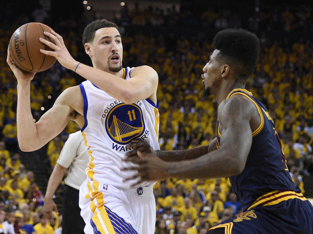 VIDEO: Klay Thompson feeds Andre Iguodala for long-distance alley-oop