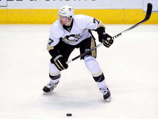 Report: Penguins shedding veteran defensemen; will not retain Martin, Ehrhoff