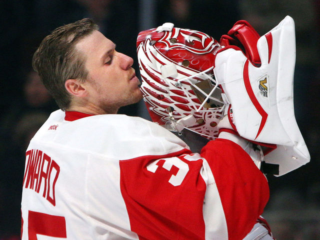 Howard in goal to open series against Lightning, Red Wings confirm