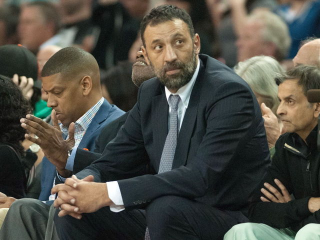 Kings name Mike Bratz interim general manager