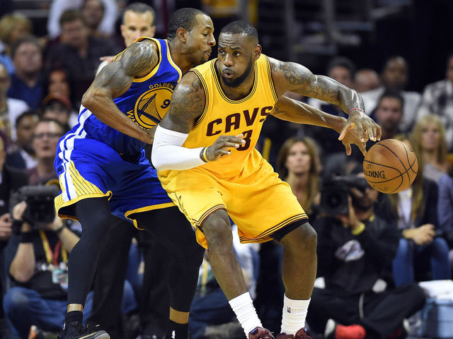Warriors' Iguodala starts in place of Bogut for Game 4