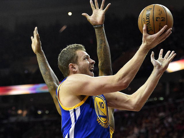 Report: Warriors dangling 30th pick in hopes of dealing David Lee