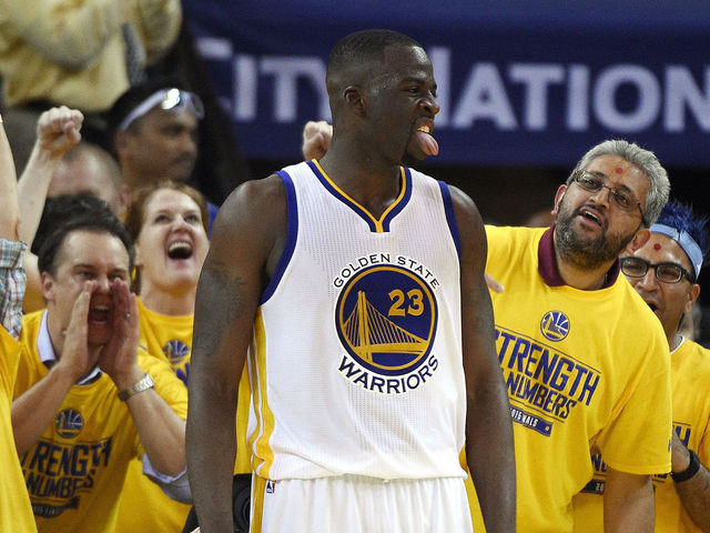 NBA Finals: Warriors' Green sets up Livingston with sweet under the rim dish (VIDEO)
