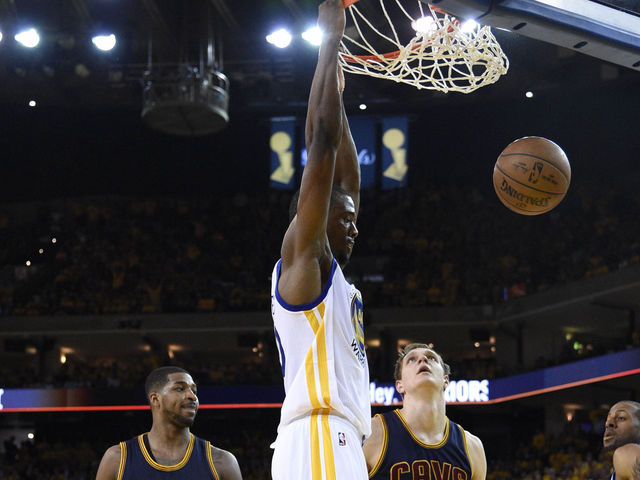 NBA Finals: Barnes closes awesome first half with putback jam (VIDEO)