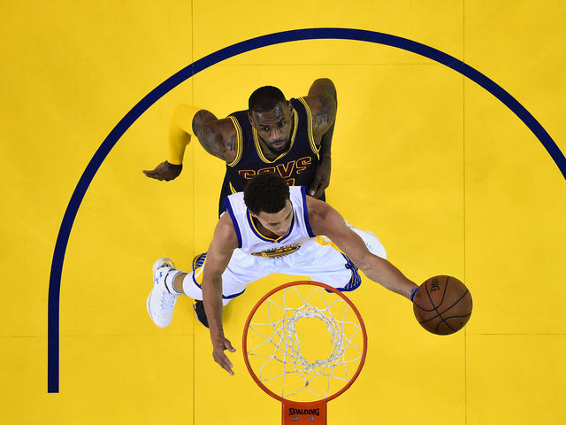 NBA Finals: LeBron and Curry trade filthy step-back jumpers (VIDEO)