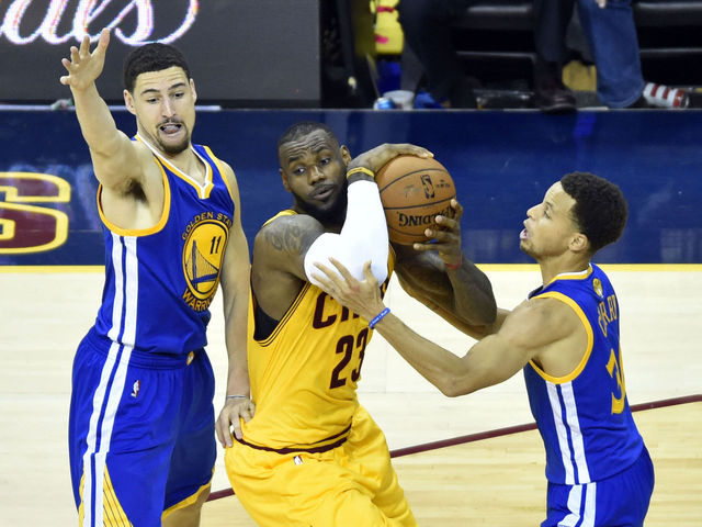 What's up tonight in the NBA: Warriors looking to win 1st title since 1975