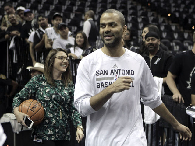 VIDEO: Spurs' Parker drills half-court shot, young fans lose their minds