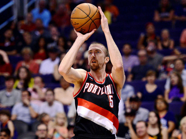 Steve Blake exercises 2015-16 player option