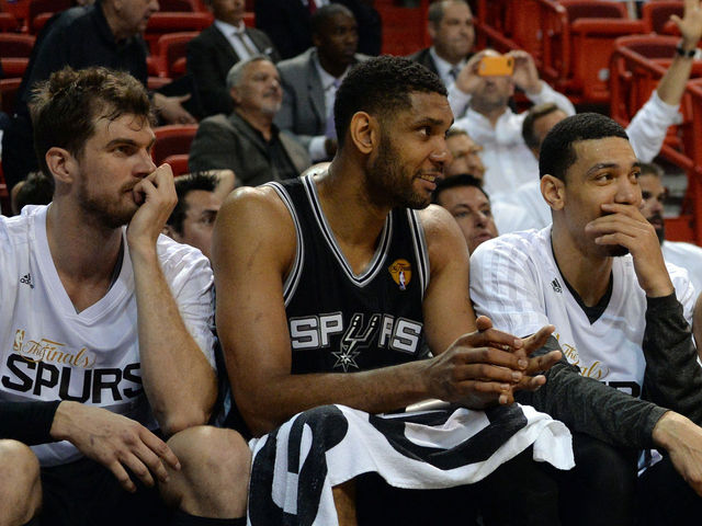 Report: Spurs could work out 'wink-wink' deal with Duncan; willing to trade Splitter