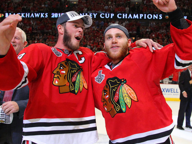 PHOTO: Blackhawks' Toews, Kane to grace NHL 16 cover with Stanley Cup