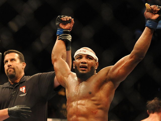 UFC Fight Night 70: Romero knocks out Machida with vicious elbows