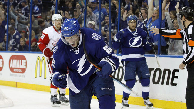 Ducks sign Sustr to 1-year deal